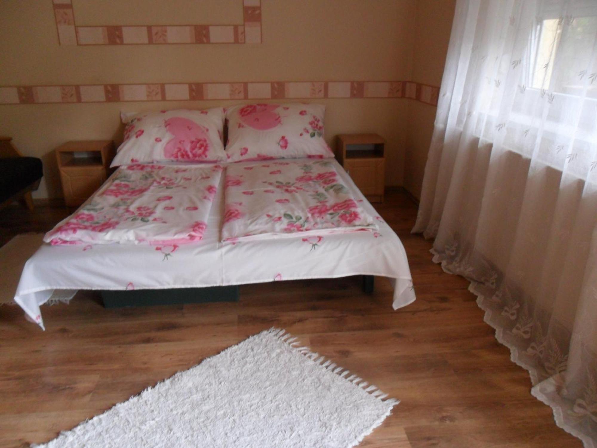 Emese Apartman Хайдусобосло Экстерьер фото